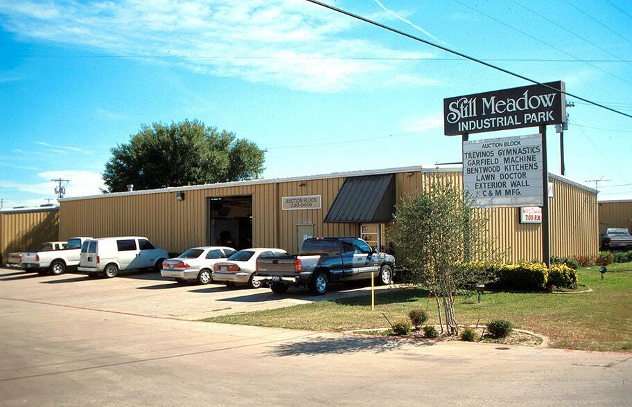 More Photos Of 1502 S I-35 E, Lancaster Warehouse For Lease