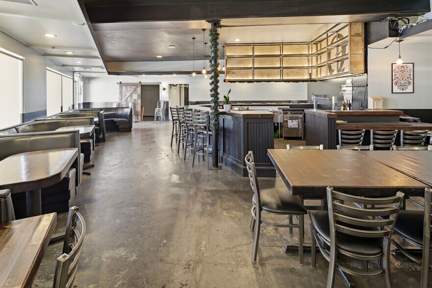 More Photos Of 5824-5846 NE Sandy Blvd, Portland Restaurant For Sale
