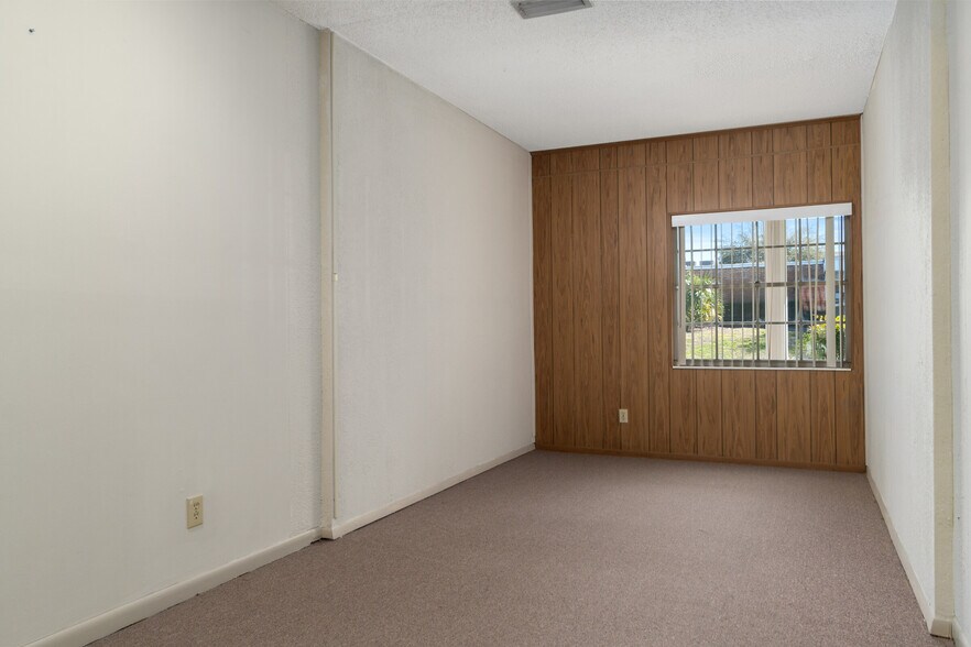More Photos Of 300 S Line Ave, Inverness Medical For Sale