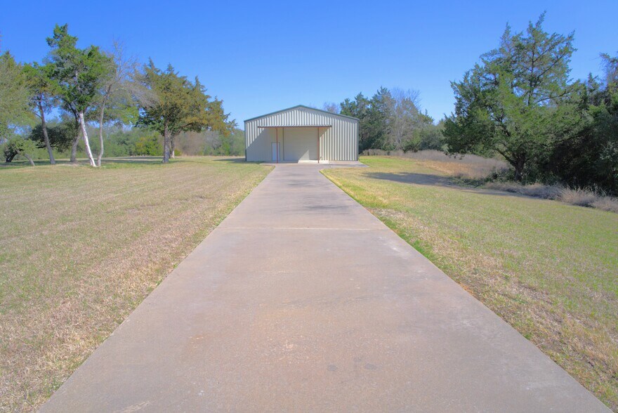 More Photos Of 2982 FM 2935, Brenham Flex For Sale