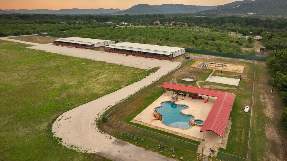 More Photos Of 7070 S US Highway 83, Concan Hotel For Sale