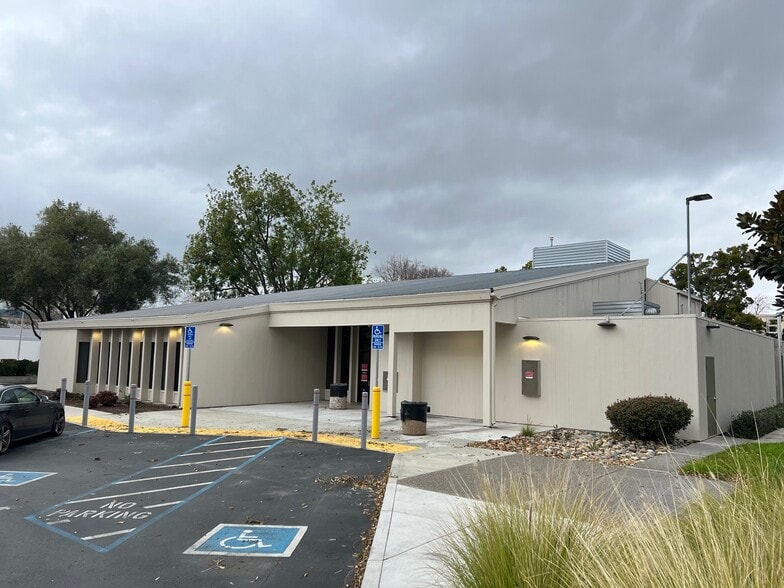 More Photos Of 2925 Scott Blvd, Santa Clara Bank For Lease