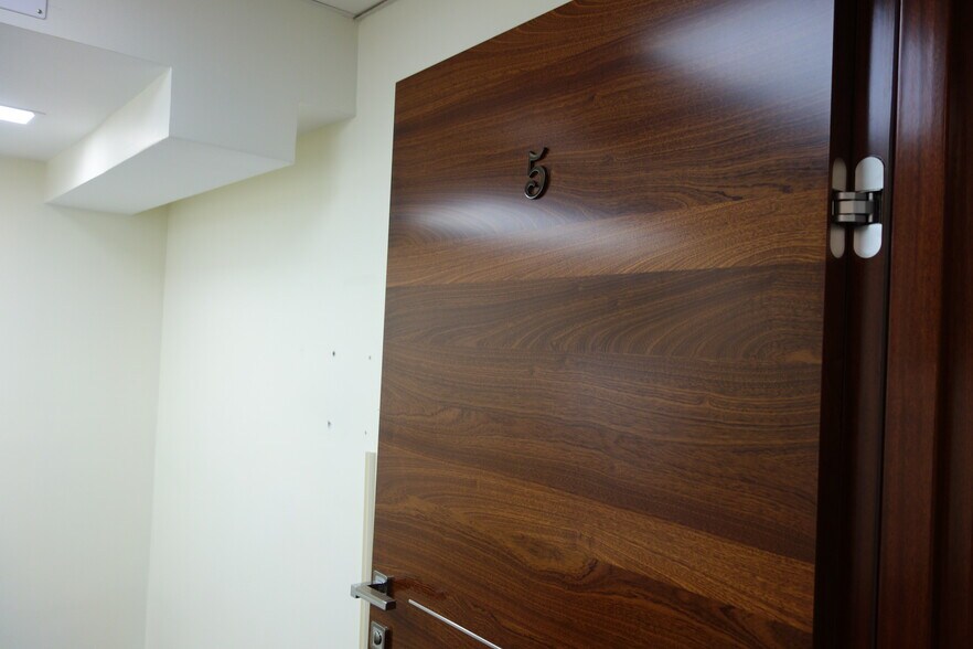 More Photos Of 6433 98th St, Rego Park Healthcare For Lease