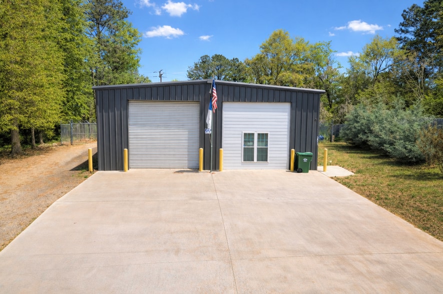 Primary Photo Of 205 AVENUE C, Carrollton Warehouse For Lease