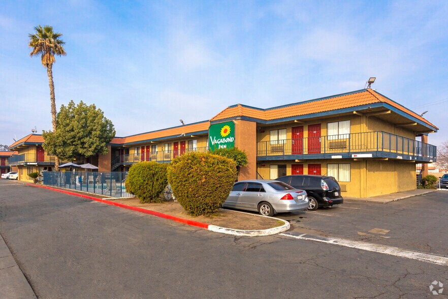 Primary Photo Of 2570 S East Ave, Fresno Hotel For Sale
