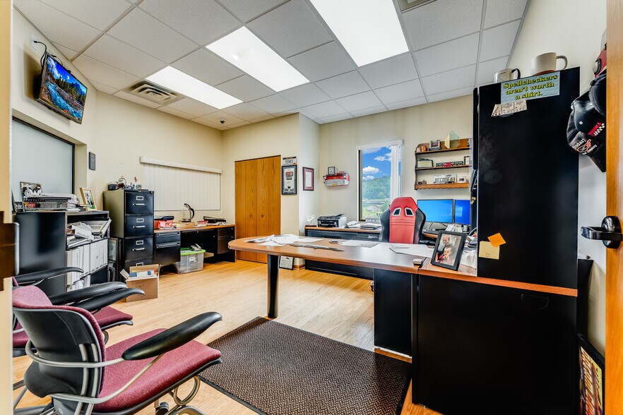 More Photos Of 2050 Winners Dr, Fairmont Auto Repair For Sale