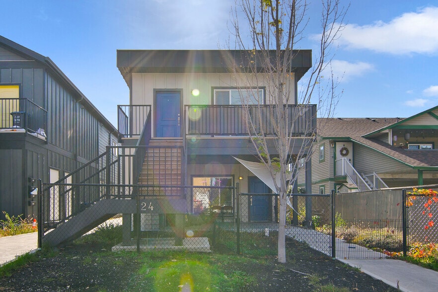 Primary Photo Of 124 Calgary Av, Penticton Apartments For Sale