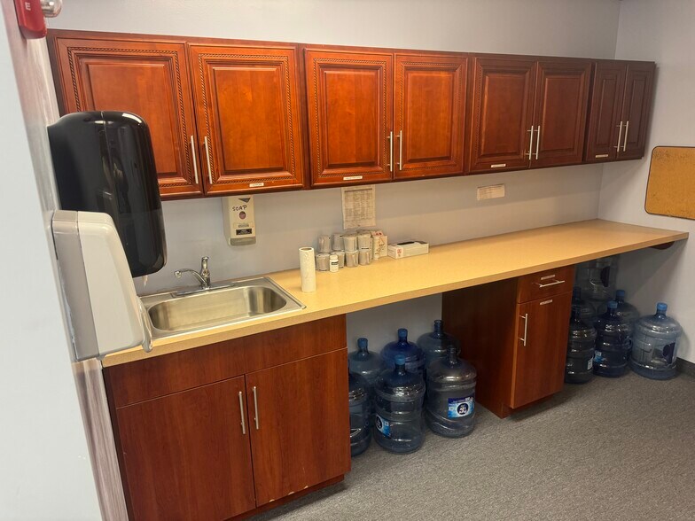 More Photos Of 300 Old Country Rd, Mineola Medical For Sale