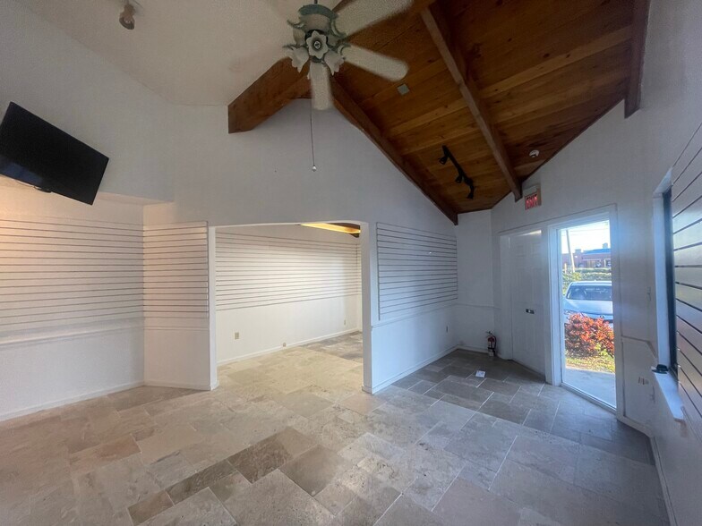 More Photos Of 10225 Ulmerton Rd, Largo Medical For Lease