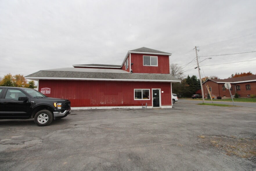 More Photos Of 585 S Main St, Central Square Auto Dealership For Sale