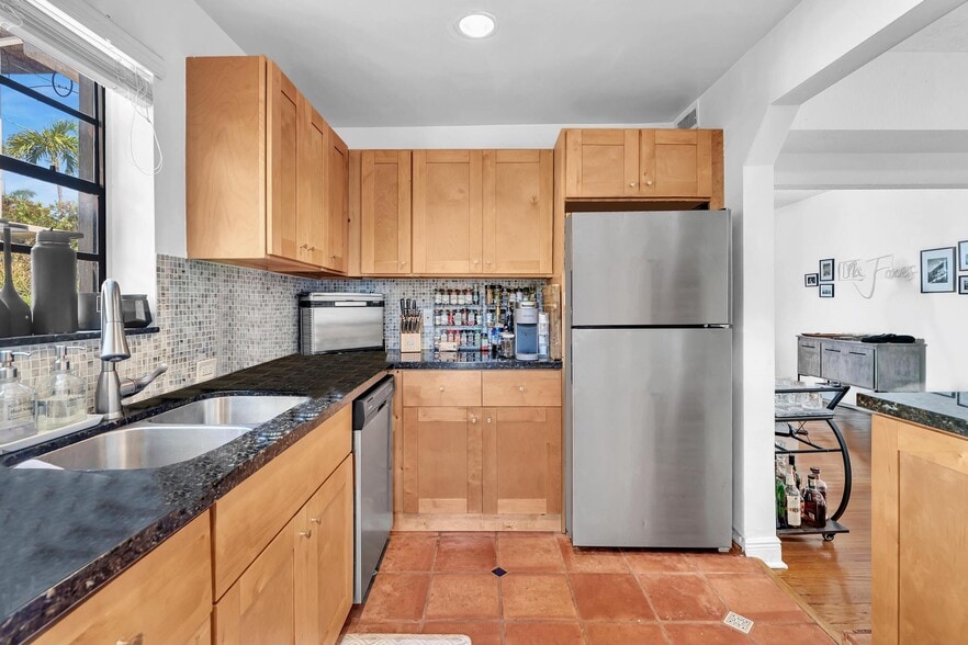 More Photos Of 836 W 40th St, Miami Beach Apartments For Sale