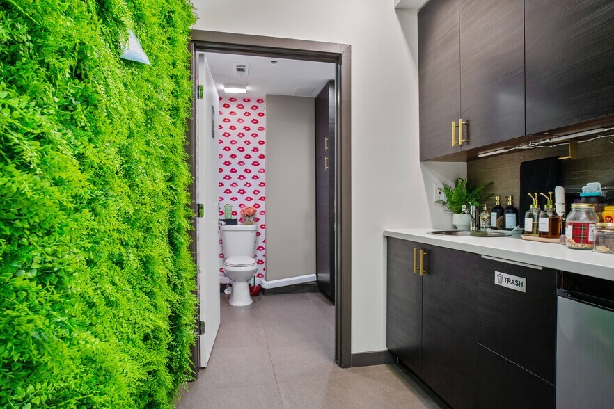 More Photos Of 2535 Kettner Blvd, San Diego Office Residential For Sale