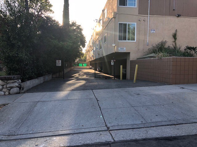 More Photos Of 1303 N Summit Ave, Pasadena Apartments For Sale