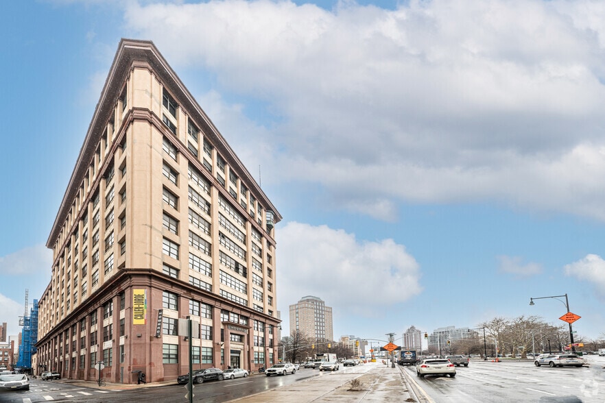 More Photos Of 25 Chapel St, Brooklyn Office For Lease