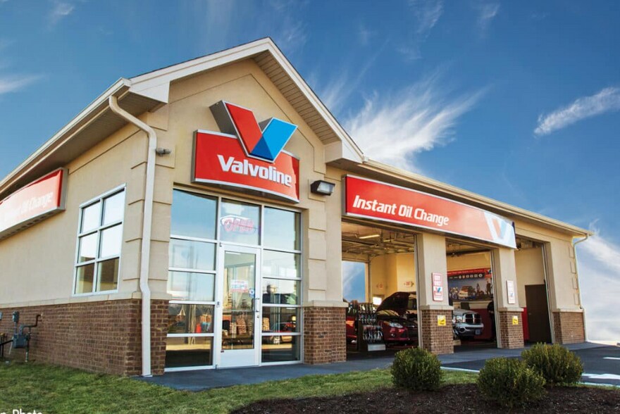 Primary Photo Of 13078 Tegler Dr, Noblesville Auto Repair For Sale