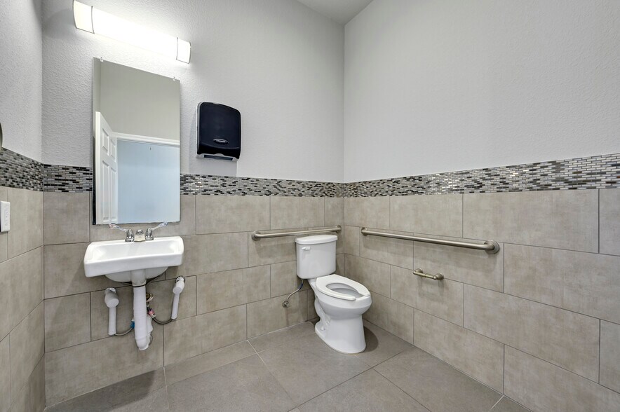 More Photos Of 1101 Satellite Vw, Round Rock Medical For Lease