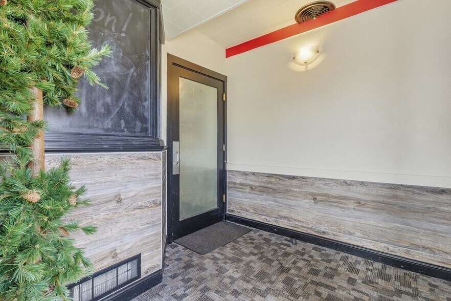More Photos Of 1409 Arcade St, Saint Paul Restaurant For Sale