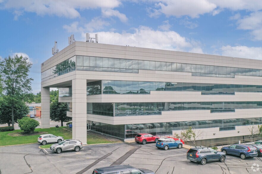 More Photos Of 1400 Old Country Rd, Westbury Office For Lease