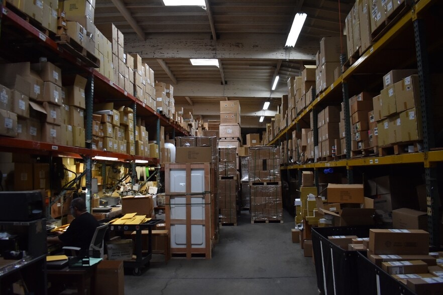 More Photos Of 2425-2429 E Olympic Blvd, Los Angeles Manufacturing For Lease