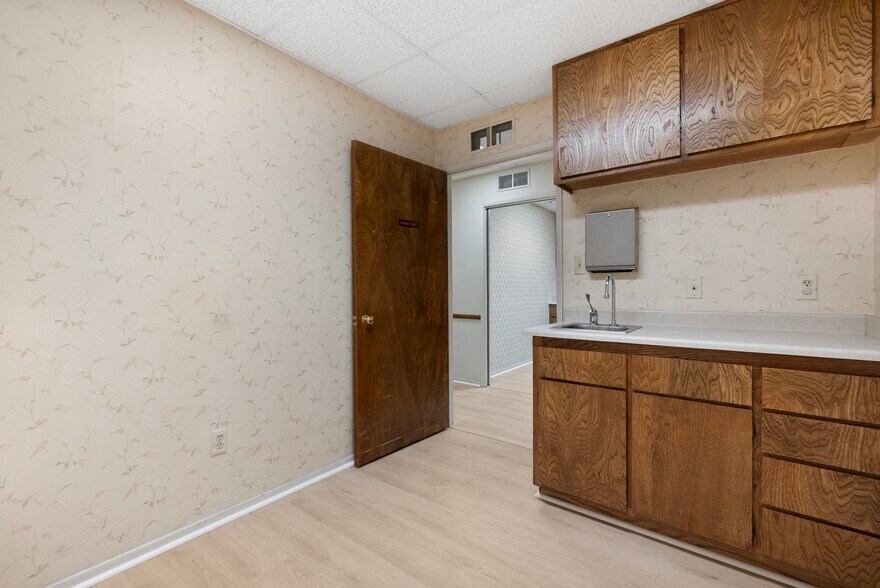 More Photos Of 361-397 N San Jacinto St, Hemet Medical For Sale