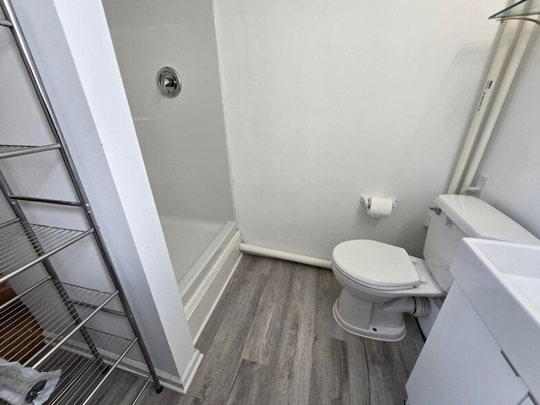 More Photos Of 1667 E 40th St, Cleveland Loft Creative Space For Sale