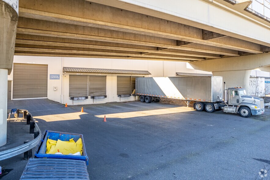 More Photos Of 3342 NW 26th Ave, Portland Warehouse For Lease