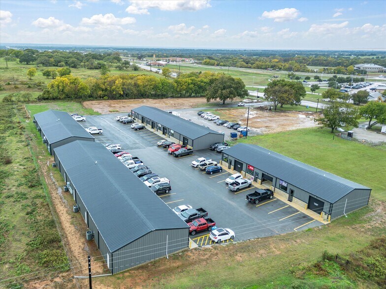 More Photos Of 200-225 West Side Dr, Decatur Light Distribution For Lease