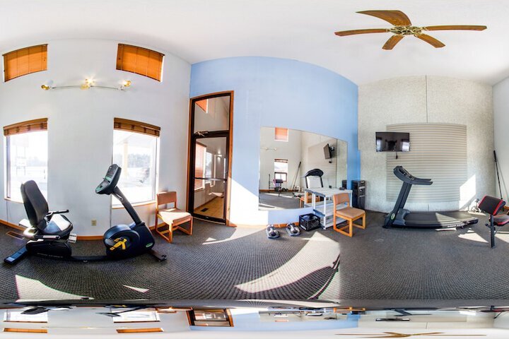 More Photos Of 833 N Frontage Rd, Wisconsin Dells Hotel For Sale