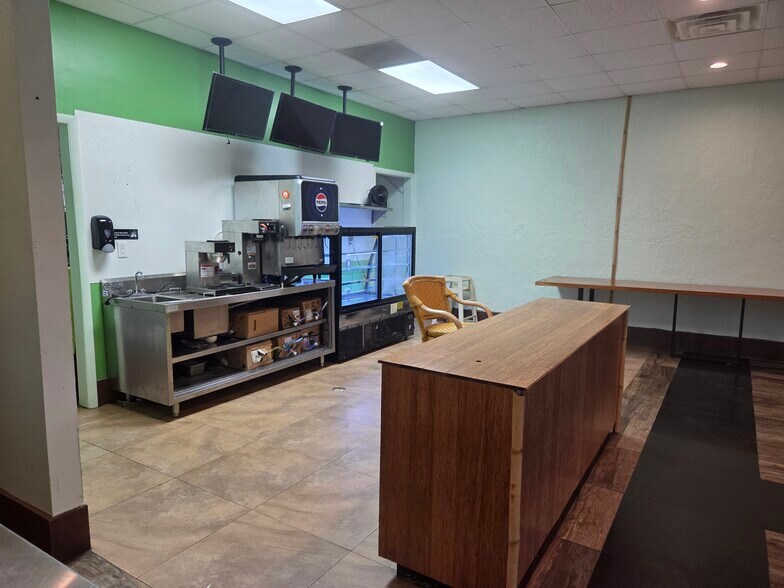 More Photos Of 38201 10th Ave, Zephyrhills Freestanding For Sale