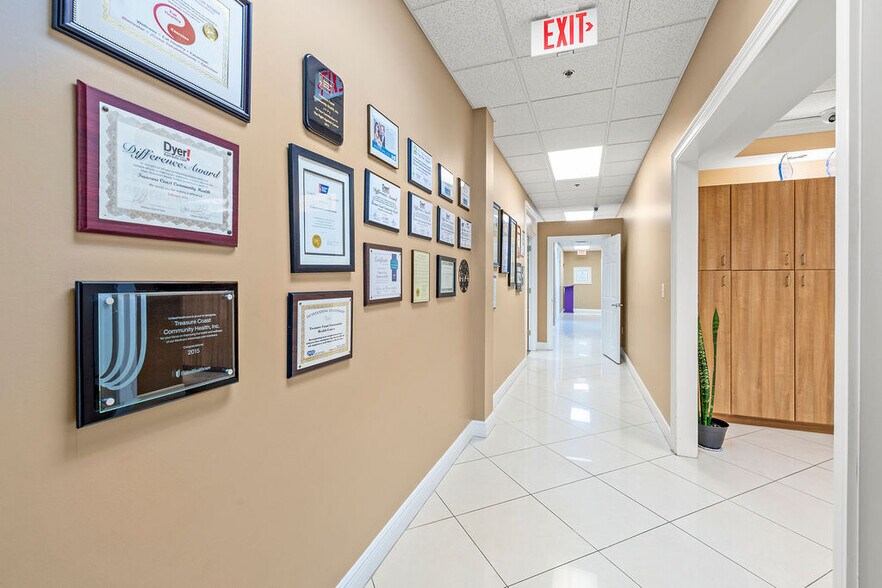 More Photos Of 1555 Indian River Blvd, Vero Beach Medical For Lease