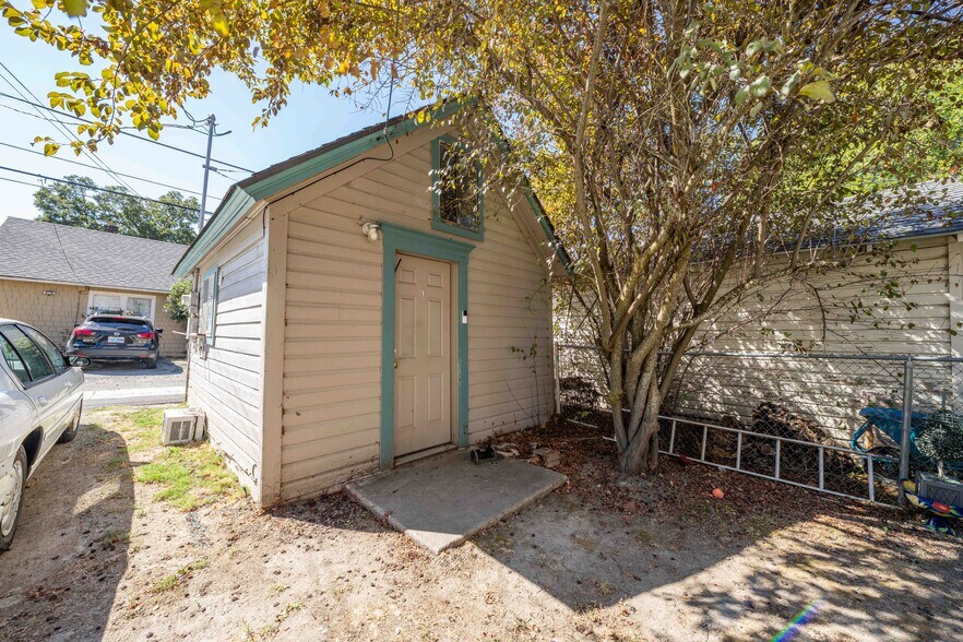 More Photos Of 303 SW I St, Grants Pass Apartments For Sale
