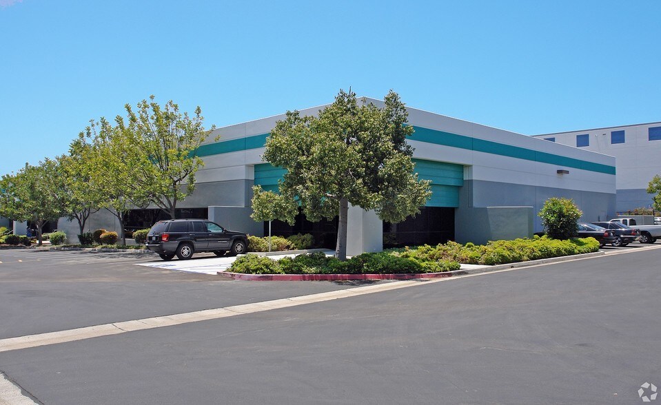More Photos Of 6985 Flanders Dr, San Diego Manufacturing For Lease