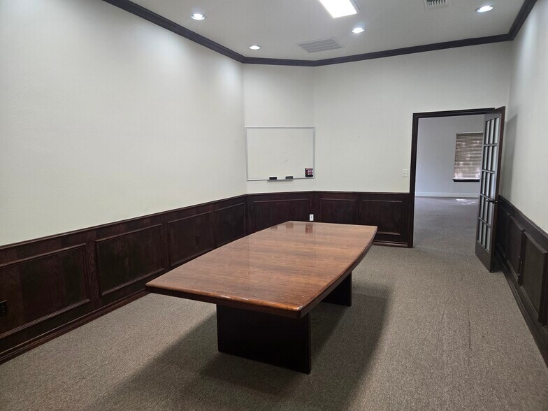 More Photos Of 9289 Huntington Sq, North Richland Hills Office For Lease