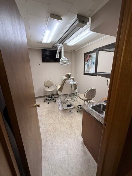 More Photos Of 1117 Clark St, Cambridge Medical For Sale