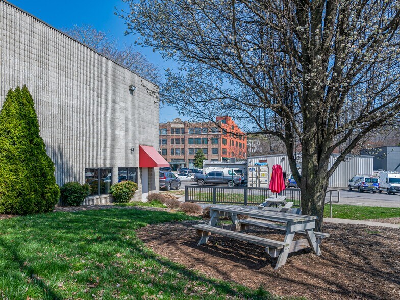 More Photos Of 86 Asheland Ave, Asheville Medical For Lease