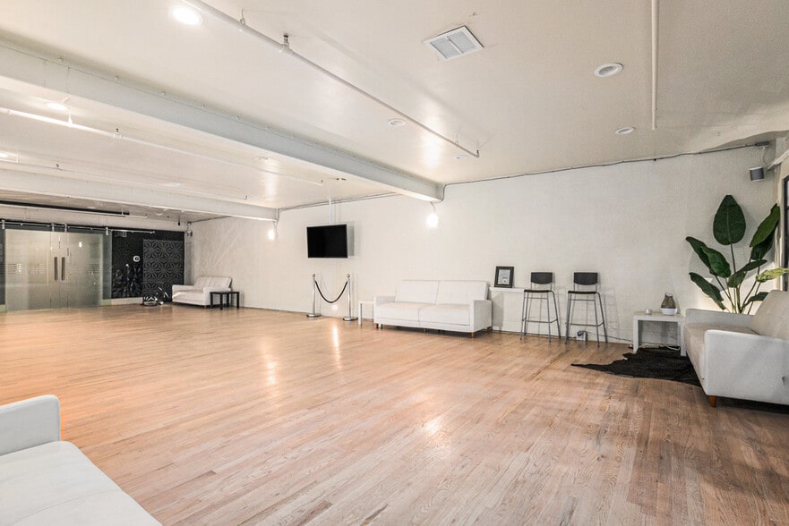 More Photos Of 1917 Market St, Denver Storefront For Sale