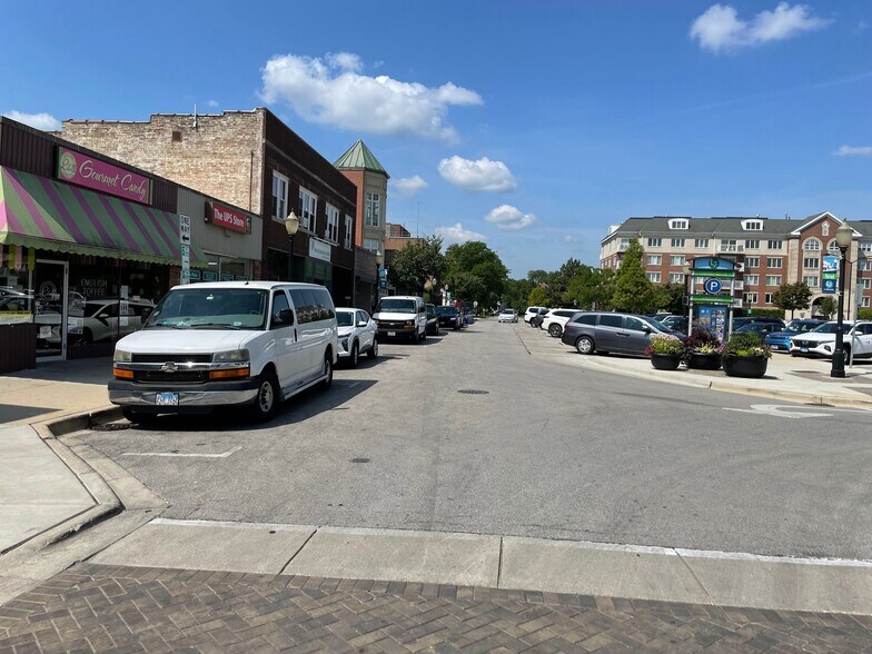 More Photos Of 122B W Calendar Ave, La Grange General Retail For Lease