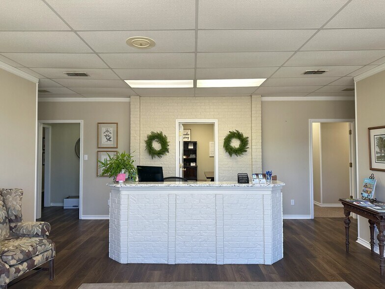 More Photos Of 901 N Mallard St, Palestine Medical For Sale