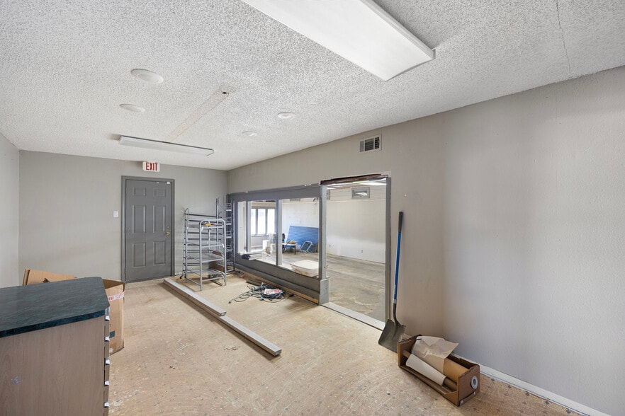 More Photos Of 1015 N Arkansas Ave, Russellville Office For Sale