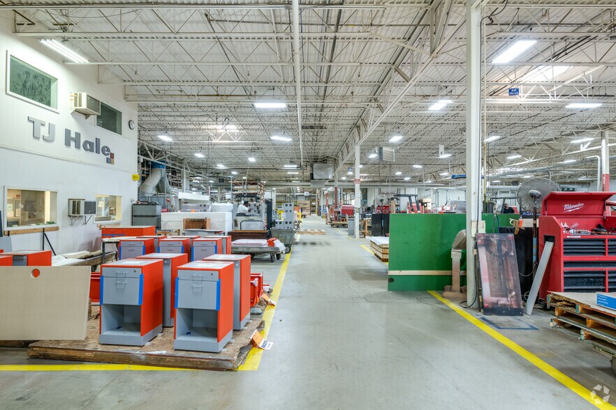 More Photos Of W139N9499 State Highway 145, Menomonee Falls Manufacturing For Sale