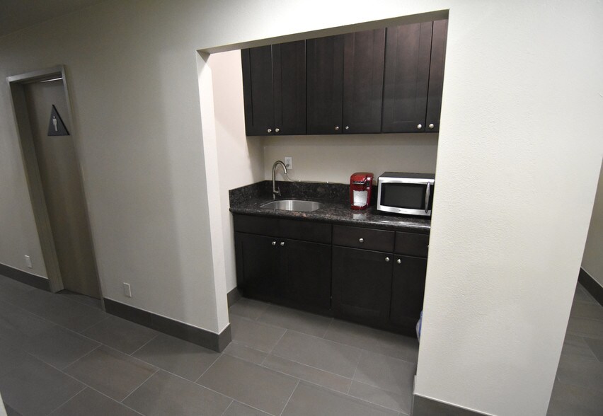 More Photos Of 3654-3660 Ruffin Rd, San Diego Unknown For Lease