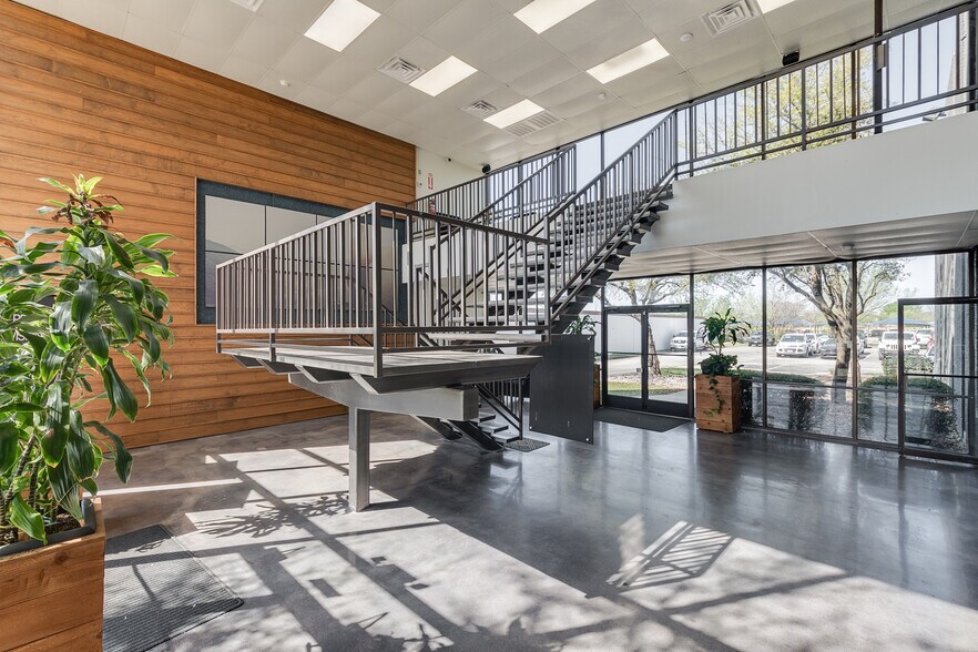 More Photos Of 4925 Davis Blvd, Fort Worth Office For Lease