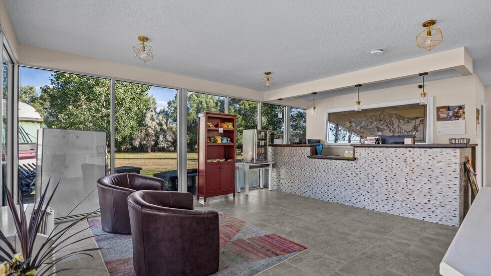 More Photos Of 1702 E Main St, Montrose Hotel For Sale