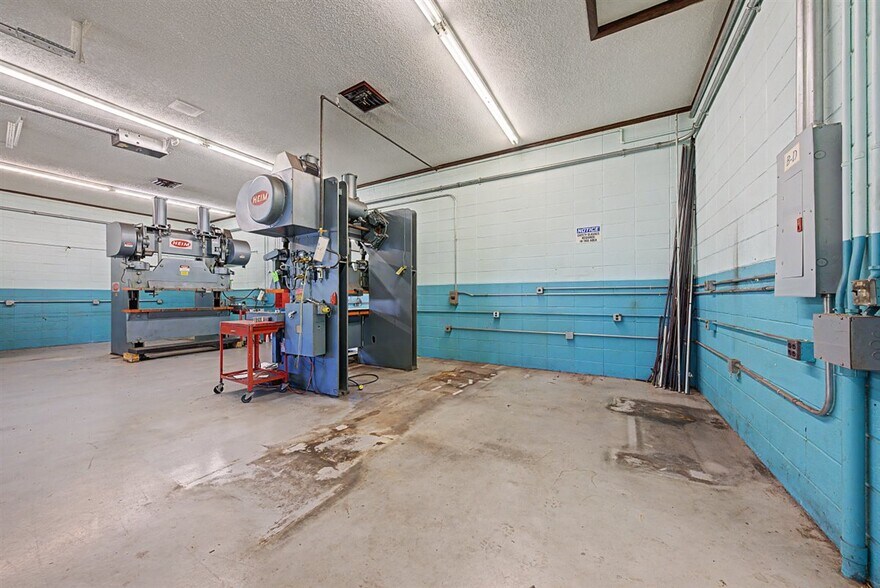 More Photos Of 16771 S 15th St, Galesville Warehouse For Sale