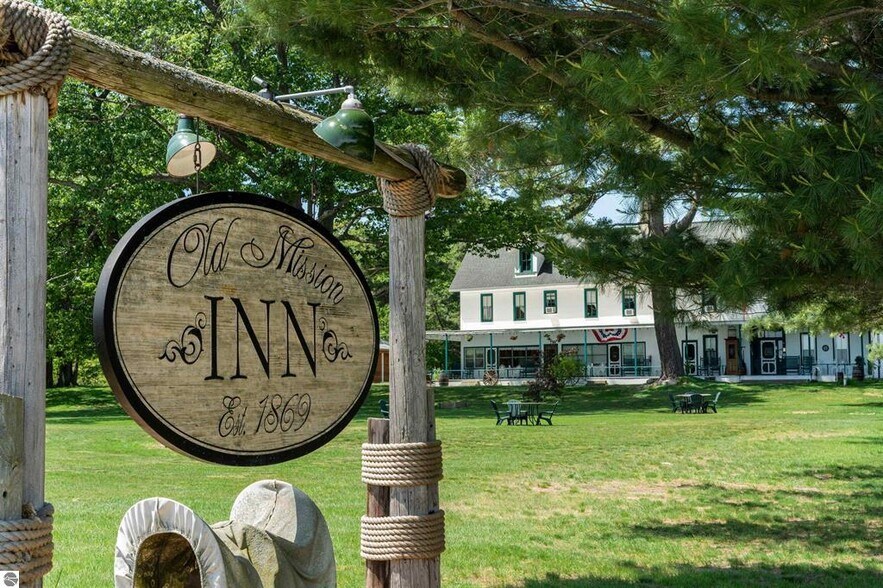 More Photos Of 18599 Mission Rd, Traverse City Hotel For Sale