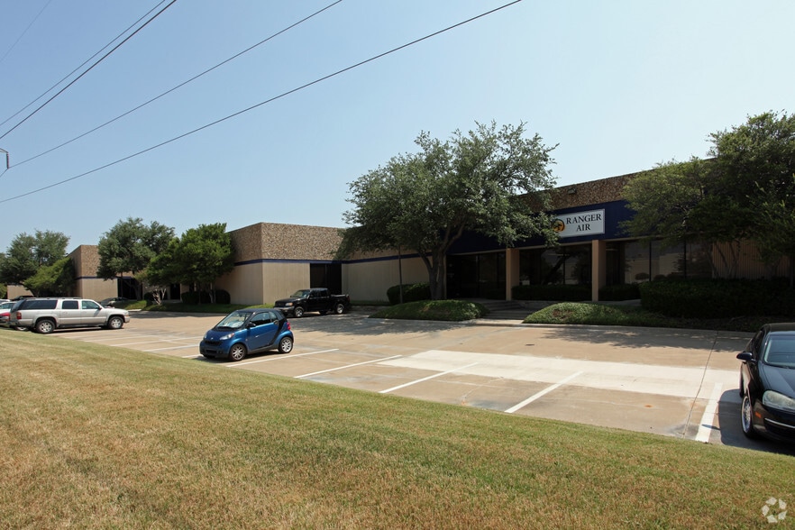More Photos Of 1825 Monetary Ln, Carrollton Distribution For Lease
