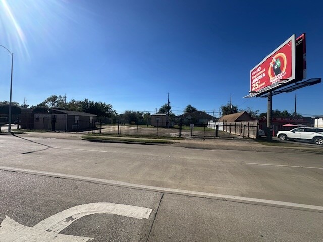 Primary Photo Of 5527 Gessner Rd, Houston Storefront For Lease