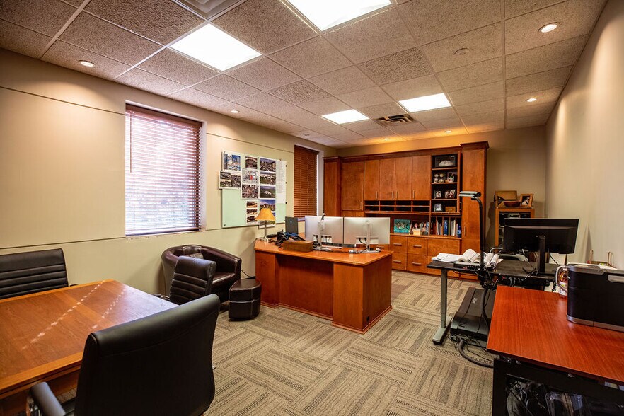 More Photos Of 410 Bradford St, Gainesville Office For Sale