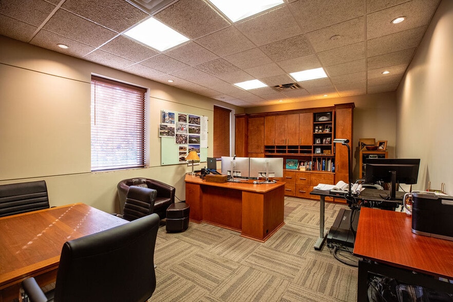 More Photos Of 410 Bradford St, Gainesville Office For Sale