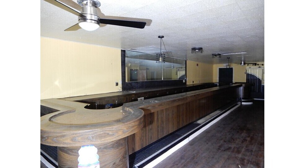 More Photos Of 7964 W Appleton Ave, Milwaukee Bar For Sale
